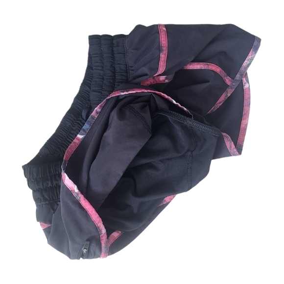Lululemon Womens Running Tracker Short III Size 4 Zip Pocket Black Berry Rumble. - Picture 5 of 8